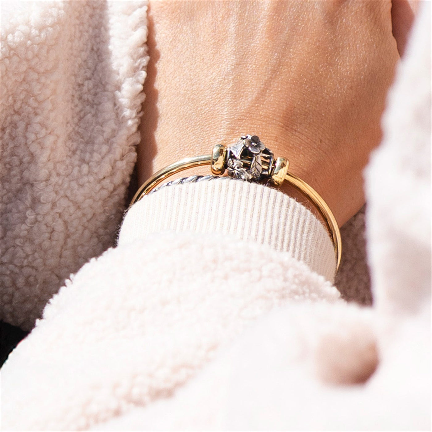 Skleiskis!, sidabrinis karoliukas