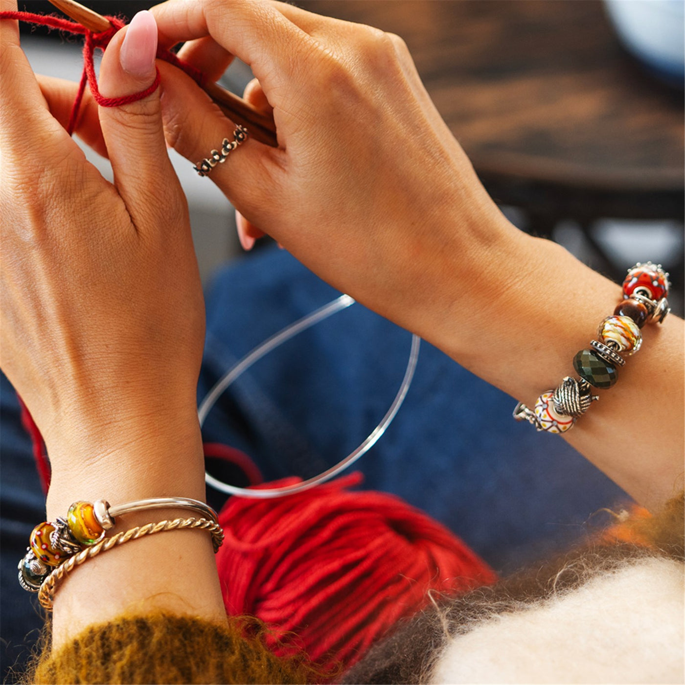 Raudonoji tigro akis, apvalus akmens karoliukas