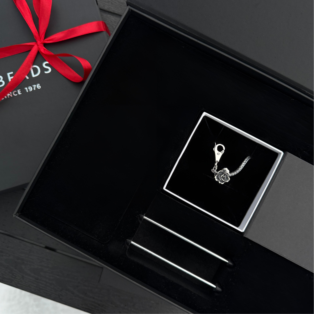 Apyrankės "Mėnesio Gėlė" dovanų rinkinys prabangioje dėžutėje