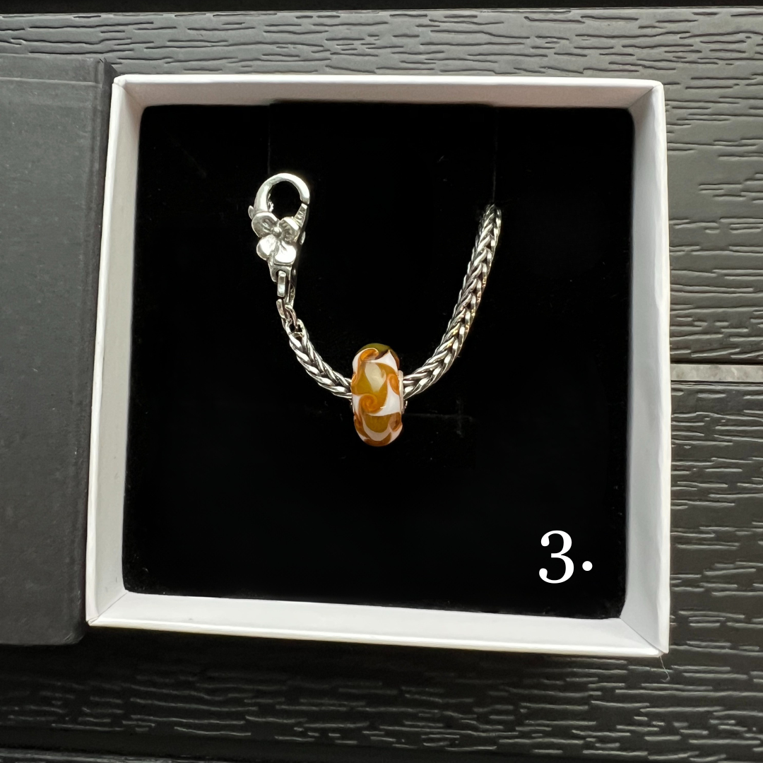 Apyrankės "Unikalumas" ir rankų kremo dovanų rinkinys prabangioje dėžutėje