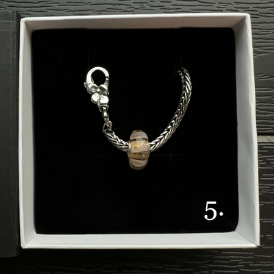 Apyrankės "Unikalumas" ir rankų kremo dovanų rinkinys prabangioje dėžutėje