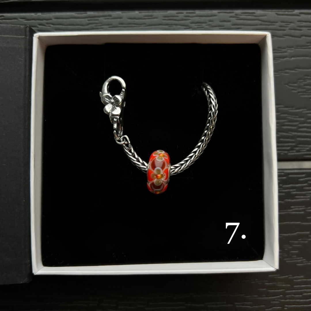 Apyrankės "Unikalumas" ir rankų kremo dovanų rinkinys prabangioje dėžutėje