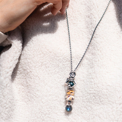 Švytinti energija, stiklo karoliukas